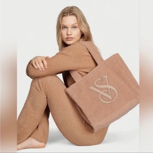 Victoria Secret Teddy Sherpa Tote Bag - Picture 2 of 3